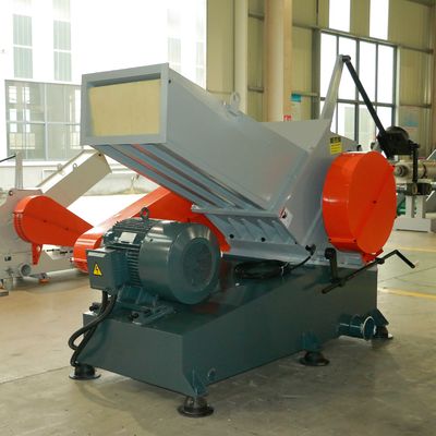 35kw 600KG / H PVC WPC Rama okna drzwiowego Kruszarka do odpadów z tworzyw sztucznych