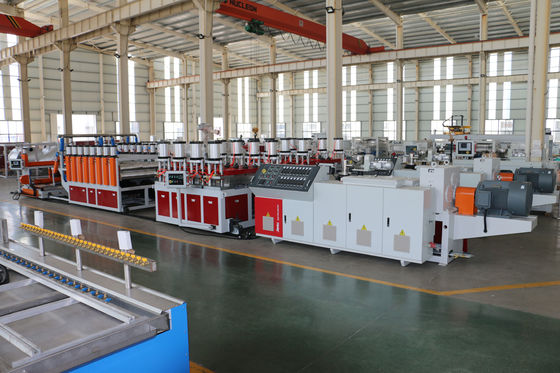 1220MM Linia do wytłaczania płyt PCV WPC Podwójna śruba 550 kg / H