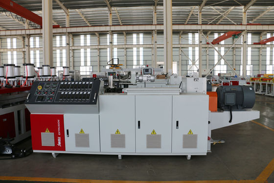 1220MM Linia do wytłaczania płyt PCV WPC Podwójna śruba 550 kg / H