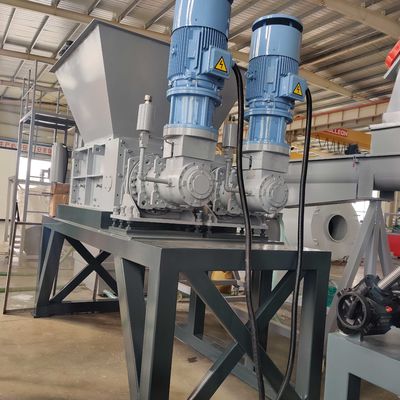 Pojemnik piankowy z niebieskim bębnem HDPE Rozdrabniacz do recyklingu tworzyw sztucznych z czterema osiami